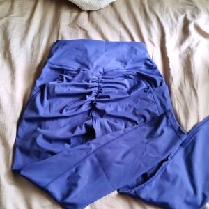 Booty Scrunch Leggings size large blue/purple